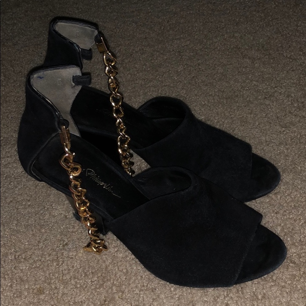 Vera Cuoio gold chained heels